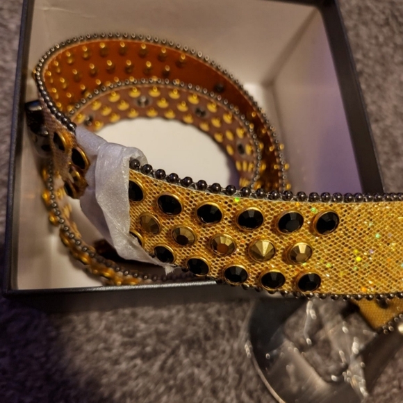 Rhinestone Leather Belt with Skulls - Picture 7 of 11